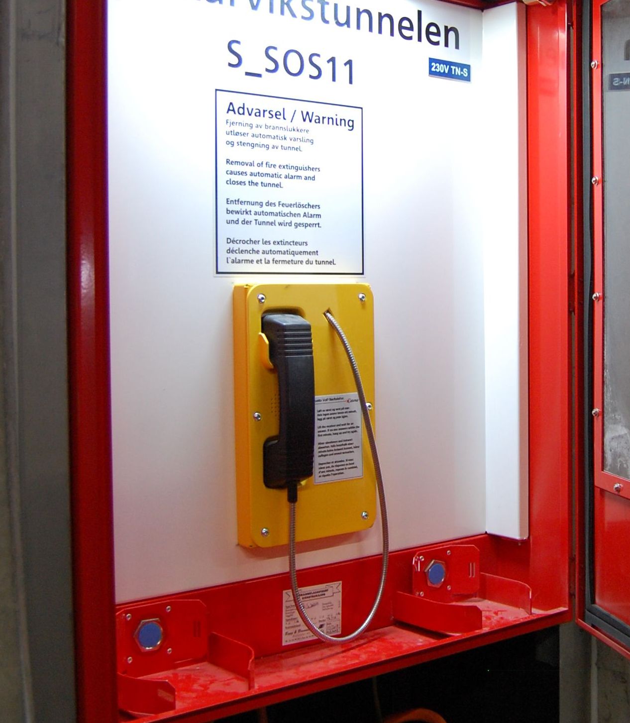 tunnel weatherproof phone (2).jpg